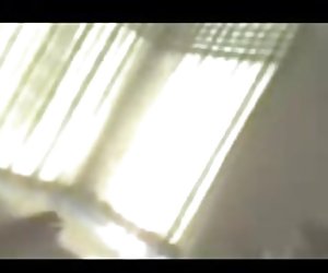 An indinéis - om kumis ngentot tante