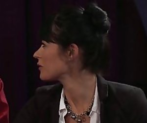 Milf insíonn sí scéal