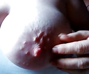 Mo béarla tits, siní peg...