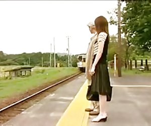 Grá seapáine ó stáisiún...f70