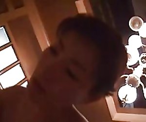 Sínis milf masseuse agus tá sé i ndáiríre i ngrá liom