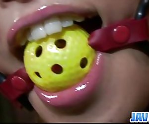 Go leor rumika faigheann kinky agus fucking le bréagán le dick