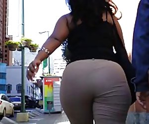 Latina culona i khakis