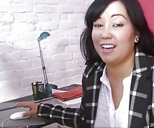 Tiubh na háise milf miya ag obair i hd