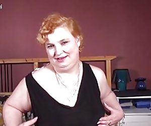 Mór amaitéarach granny le is fearr leat dubh bréagán